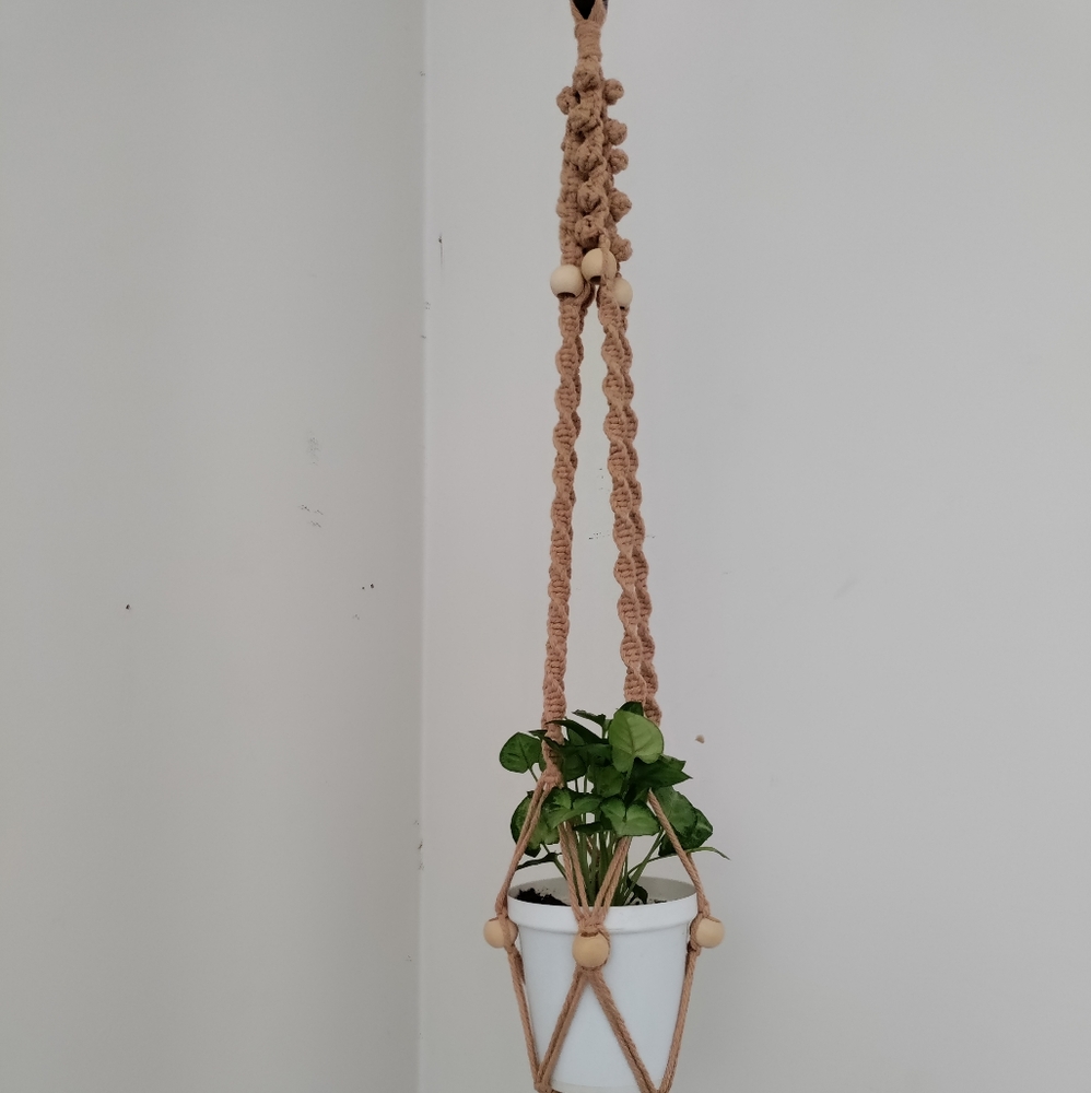 Macrame plant hangar